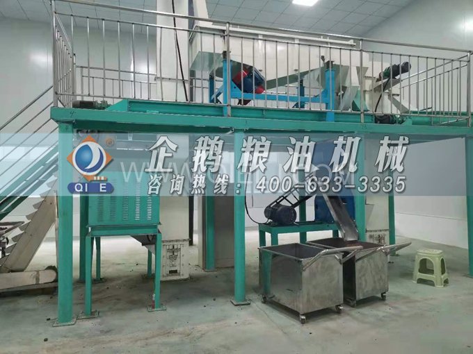 企鵝牌核桃油榨油設(shè)備,生產(chǎn)綠色健康油受大眾喜愛(ài)(圖2) 企鵝牌核桃油榨油設(shè)備,生產(chǎn)綠色健康油受大眾喜愛(ài)(圖2)